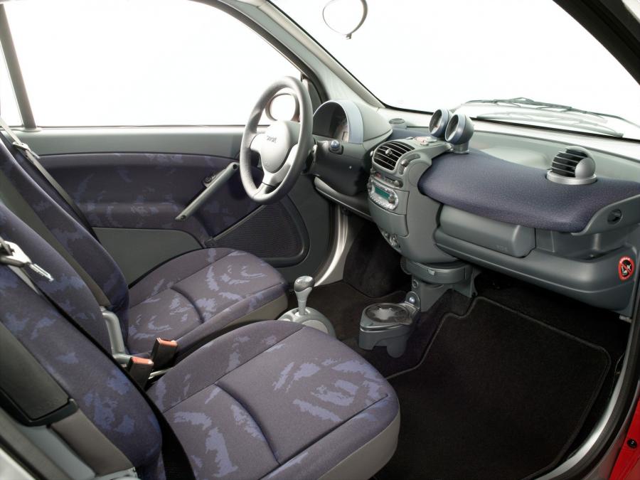 Интерьер Smart City Cabrio 2000 года  (фото 13 из 16)